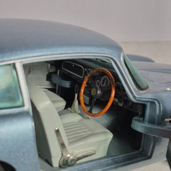 Blue Aston Martin 085 1963, Score 1/18 DB5 - Picture 9 of 16